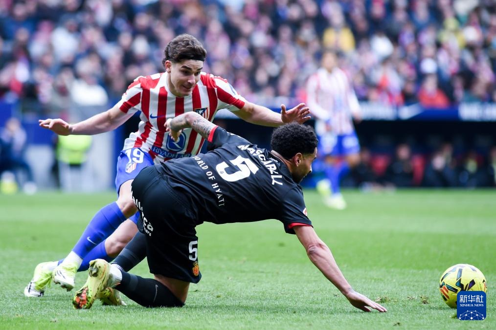 德州游骑兵队总比分 4-1 击败响尾蛇，建队 63 年来首度捧起世界大赛冠军